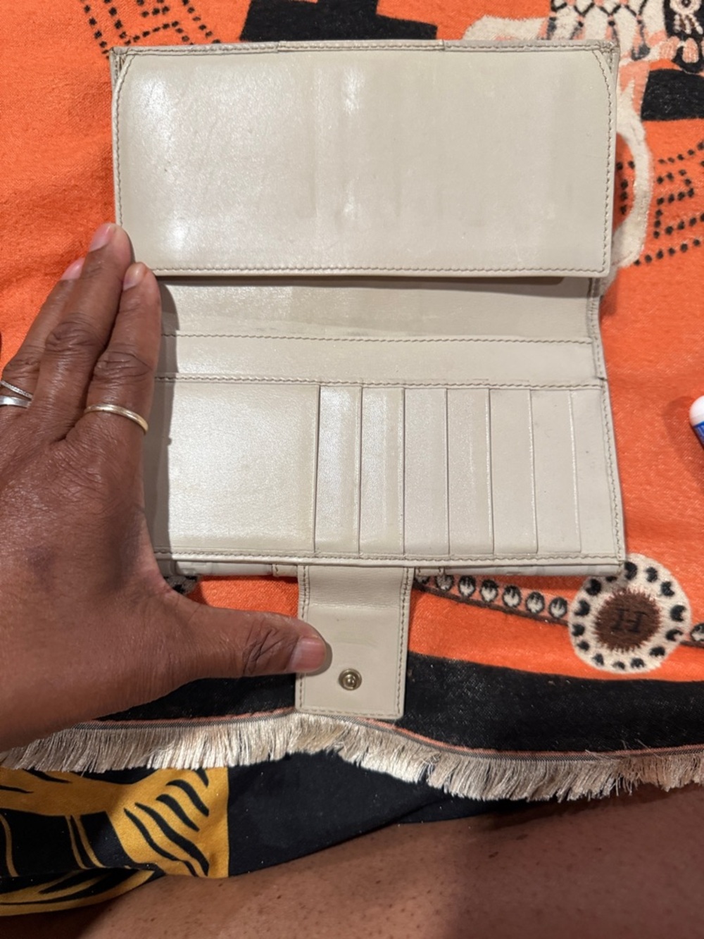 Gucci White Leather Continental Wallet with Brown Stripe Detail - Picture 3 of 7